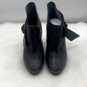 (SOLD)❌ Aldo Black Bow Ankle boots